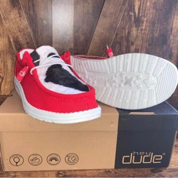 Customized strawberry milk hey dudes - Picture 3 of 7